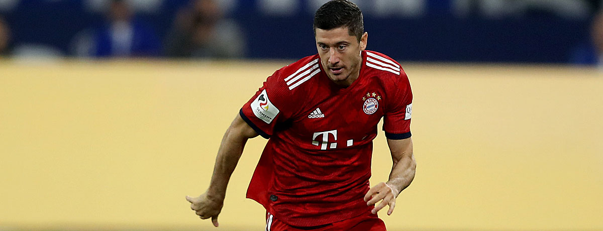 Robert Lewandowski trifft gegen Ajax.